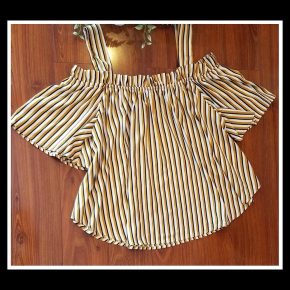 True Destiny Tops - ♥️NWOT TRUE DESTINY Cold Shoulder Striped Top